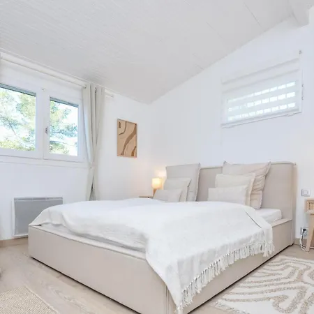 בית נופש 3 Bedroom Amazing In