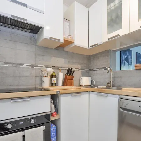 3 Bedroom Amazing In Fréjus
